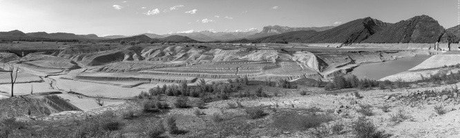 Embalse Mediano Huesca-Spain panorama